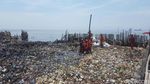 Penampakan Terkini Sampah di Teluk Jakarta yang Mulai Ambles