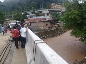 Diterjang Air Bah saat Liburan, 2 Pelajar Sulsel Tewas dan 1 Hilang