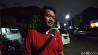 Keluarga Tarminah meminta Waskita memberi klarifikasi penyebab kejadian itu. (Foto: Anak kedua Tarminah yang merupakan korban tewas tertimpa besi proyek Rusun Pasar Rumput, Muhammad Yoga)