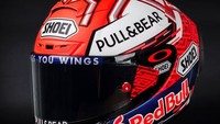 Helm Shoei untuk Marquez tetap mengadopsi warna merah yang diunggulkan oleh Marquez.  Foto: Instagram/dave_designs