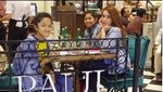 Lihat Kompaknya Ussy Sulistiawaty dan Anak yang Mulai ABG