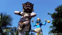 Awal mula pawai ogoh-ogoh adalah merupakan ungkapan angayubagya (rasa syukur) umat Hindu di Bali, atas ditetapkannya Hari Nyepi sebagai Libur Nasional, pada tahun 1983.