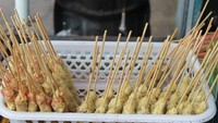 Masih diburu hingga kini. Telur gulung yang dibuat dengan campuran isian. Ada sosis, bakso hingga bihun yang digulung telur. Mau? Foto: Instagram @wartavolare