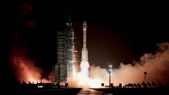 Saat diluncurkan ke antariksa, Tiangong-1 mengorbit di ketinggian sekitar 350 kilometer. Bahkan, pada periode 2012-2013, Tiangong pernah ditempati oleh astronot China. Foto: Getty Images