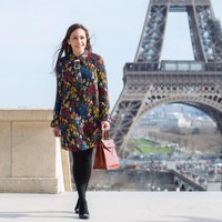 Maia yang memang dikenal sebagai pecinta Hermes, bergaya dengan salah satu tas koleksinya saat liburan di Paris pekan kemarin. Pada foto ini, Maia membawa tas Hermes Kelly yang harganya antara Rp 700 juta sampai Rp 1 miliar.Foto: Instagram/Maia Estianty