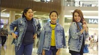 Tawa bahagia ketiga ketika akan menyaksikan konser Fifth Harmony di Jakarta. Foto: Instagram Ussy Pratama