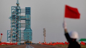 Tiangong-1 diluncurkan pada 30 September 2011 dari Jiuquan Satellite Launch Center, China. Stasiun ini merupakan muatan dari roket Long March 2F. Foto: Getty Images