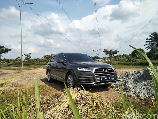 Mengaspal Bersama SUV Elegan dari Jerman, Audi Q7
