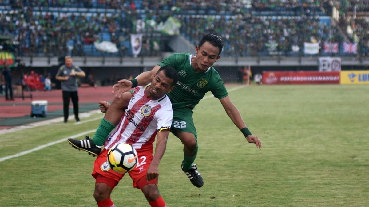 Persebaya Berimbang 2-2 kontra Serawak FA (M Risyal Hidayat/ANTARA FOTO)