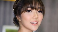 Wajahnya semakin lama seperti boneka barbie. Foto: Instagram Gisela