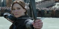 Tak cuma cantik, Katniss Everdeen juga jago panah.