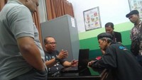 Tahir juga sudah diadili oleh pengadilan hingga putusannya berkekuatan hukum tetap pada tahun 2009.
