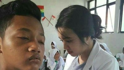 Foto: 10 Ekspresi Lucu Anak Vs Dewasa Saat Disuntik