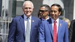 Potret Keakraban Jokowi dan Turnbull Naik Feri di Sydney