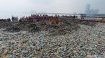 Berton-ton Sampah Diangkut dari Teluk Jakarta