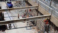 Penanganan utilitas pipa gas dan pipa air juga menjadi sorotan Wakil Gubernur DKI Jakarta Sandiaga Uno dalam pembangunan underpass Mampang. Upaya penanganan utilitas pipa gas dan air pada underpass Mampang ini karena Pemprov tidak ingin ada peristiwa kebocoran pipa gas seperti yang terjadi di depan kantor BNN, Jl MT Haryono, Jakarta Timur.