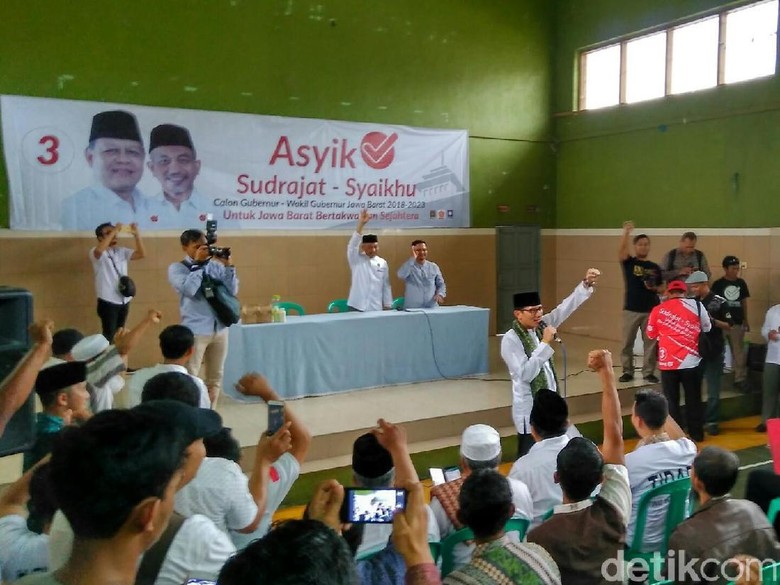Diungkit Ridwan Kamil, Begini Aksi Sandi Kampanye di Pilkada 2018 Diungkit Ridwan Kamil, Begini Aksi Sandi Kampanye di Pilkada 2018