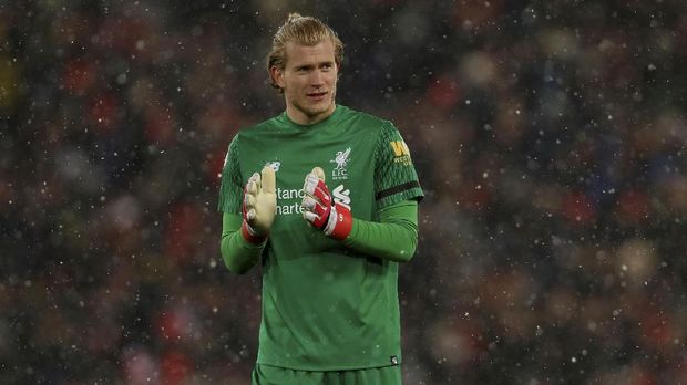 Loris Karius bersaing dengan Simon Mignolet di Liverpool.