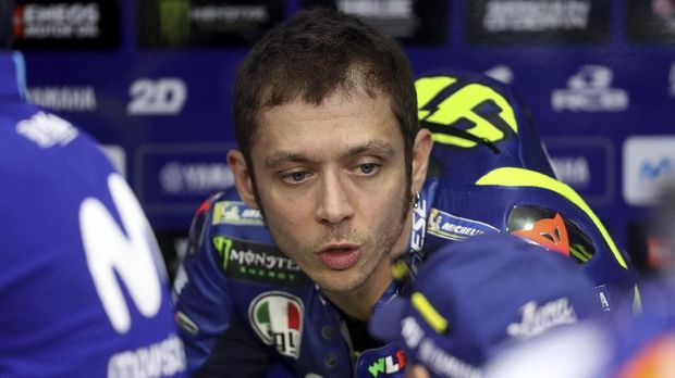 Valentino Rossi tak mau bertemu dengan Marc Marquez usai insiden tabrakan di MotoGP Argentina.