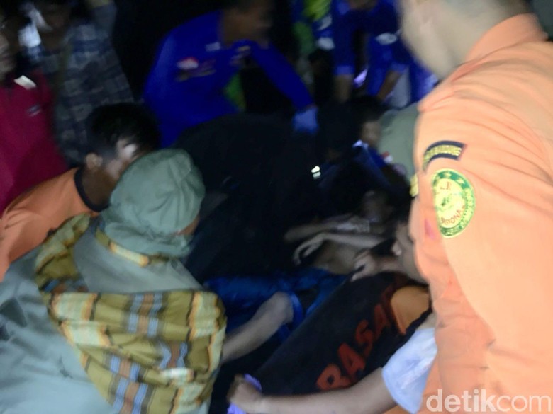 1 Mahasiswa Unjani yang Hilang di Curug Rahong Ditemukan Tewas 1 Mahasiswa Unjani yang Hilang di Curug Rahong Ditemukan Tewas