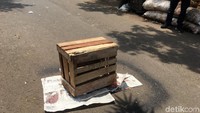 Bu Mimin tewas akibat tertimpa besi proyek Rusunawa Pasar Rumput, Minggu (18/3) pagi tadi sekitar pukul 10.00 WIB. (Indra-detikcom)