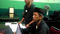 Ia merekayasa proyek fiktif di Dinas Pekerjaan Umum (PU), dengan modus mengambil pinjaman uang kredit di Bank BPD Sulsel tahun 2006/2007.