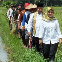 Sosok wanita berhijab lainnya yang tampil di Pilkada 2018 adalah Chusnunia Salim atau akrab disapa Nunik. Mantan bupati Lampung ini mantap menjadi Cawagub mendampingi Arinal Djunaidi. Foto: Dok Arinal-Nunik