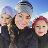 Rebecca kini sudah memiliki suami dan dua anak. Ia meninggalkan gemerlapnya kehidupan selebritinya dan pindah ke desa kecil di Hemsedal, Norwegia.  Foto: Instagram