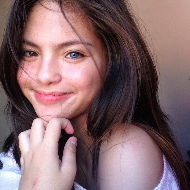 Senyuman manis Julia. Foto: Facebook