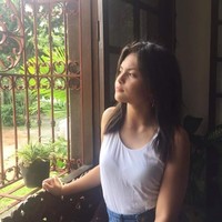 Tak sedikit netizen yang menyukai dan memuji penampilan Julia. Foto: Facebook