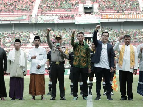 Kapolrestabes Ajak Ribuan Bonek Deklarasi Anti Hoax