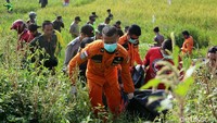 Korban yang terakhir ditemukan adalah Mustofa, remaja 19 tahun asal Kecamatan Cisurupan.