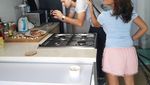 10 Foto Ini Bukti Selebgram Rachel Goddard Doyan Banget Makan