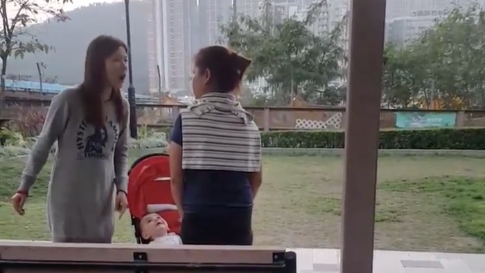 Riuh Dunia Dalam Gambar Bom Tiruan Hingga Penemuan Bebek Raksasa