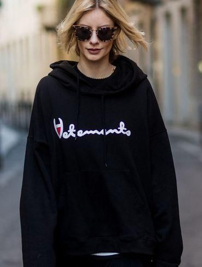 Bertengger di posisi enam, ada Vetements. Label urban yang berbasis di Paris sangat populer di kalangan milenial. Foto: Ist.