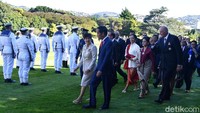 Penyambutan Presiden Jokowi diadakan di Government House, Wellington, Senin (19/3). Ditemani Ibu Negara Iriana, Jokowi tiba di Government House pukul 10.30 waktu setempat atau pukul 04.30 WIB dan diterima oleh Gubernur Jenderal Selandia Baru, Patsy Reddy. (Laily Rachev-Biro Pers Setpres).