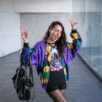 Kaum hypebeast biasanya lebih suka membelanjakan uangnya untuk fashion item terbaru ketimbang membeli barang yang memang sedang dibutuhkan. Kamu termasuk nggak? (Foto: Getty Images)