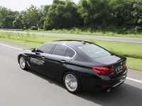Jakarta-Surabaya Kendarai BMW 520i? Siapa Takut!