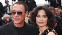 Pada 1987, Jean-Claude Van Damme menikah dengan atlet binaraga putri Gladys Portugues. Sayang pada 1992 keduanya bercerai. Tujuh tahun kemudian, pada 1999 cinta kembali bersemi dan keduanya balik menikah. Foto: Getty Images