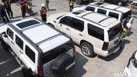 Kemudian ada juga 2 Hummer. Hummer memang bukan terbilang baru karena sudah disetop produksinya sejak tahun 2010.