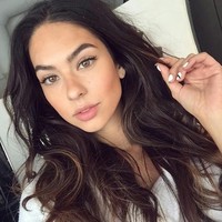 Ini Christen Harper, selebgram cantik dan seksi yang sering dipuji followers-nya punya kulit mulus dan cantik. Christen yang merupakan seorang model memang dituntut untuk punya wajah yang mulus. (Foto: Instagram)