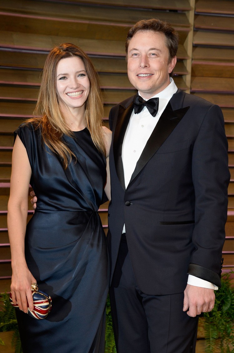 WEST HOLLYWOOD, CA - MARCH 02:  Actress Talulah Riley (L) and CEO of Tesla Motors Elon Musk attend the 2014 Vanity Fair Oscar Party hosted by Graydon Carter on March 2, 2014 in West Hollywood, California.  (Photo by Pascal Le Segretain/Getty Images)