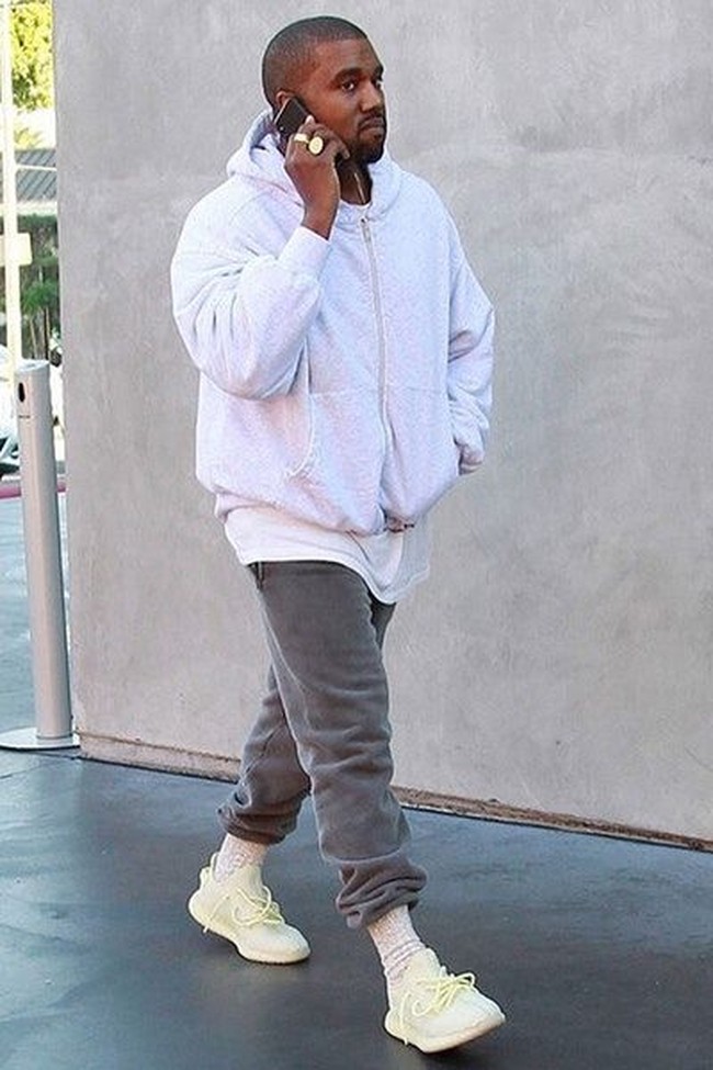 Memiliki label Yeezy, gaya rapper Kanye West yang selalu tampil dengan T-shirt oversized juga sering jadi panutan kaum hypebeast. Foto: Dok. Instagram