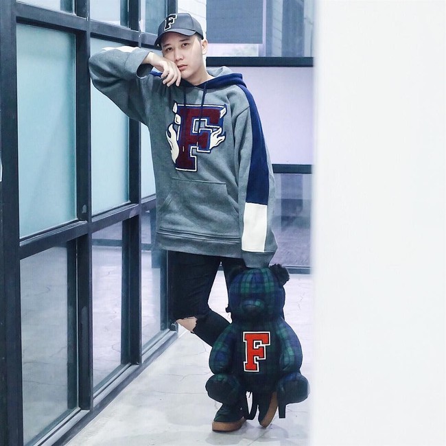 Dari Indonesia, ada Rangga Moela yang tampil fashionable dengan busana bergaya athleisure dari merek-merek seperti Off-White, Fenty sampai Gucci. Foto: Dok. Instagram