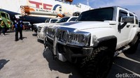 Kalau ditotal keseluruhan, harga mobil tersebut terbilang fantastis. Mengutip dari berbagai sumber dibanderol mulai harga Rp 875 jutaan hingga yang termahalnya Rp 1,5 miliar.