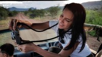 Tidak jarang Sophia mengarahkan kamera dan mengabadikan momen yang ada. Mau dong difoto sama Sophia (sophia_latjuba88/Instagram)  