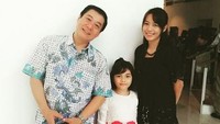 Potret Ayumi bersama sang ayah dan anak kecil bernama Keira. (Dok. Instagram/ayummyy426) Potret Ayumi bersama sang ayah dan anak kecil bernama Keira. (Dok. Instagram/ayummyy426)