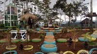Mulai dari anak-anak sampai dewasa, bisa menyusuri Bukit Strobi yang indah(Eko/detikTravel)