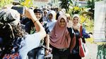 Ramainya Para Fans saat Ziarah Kuburan Nike Ardilla