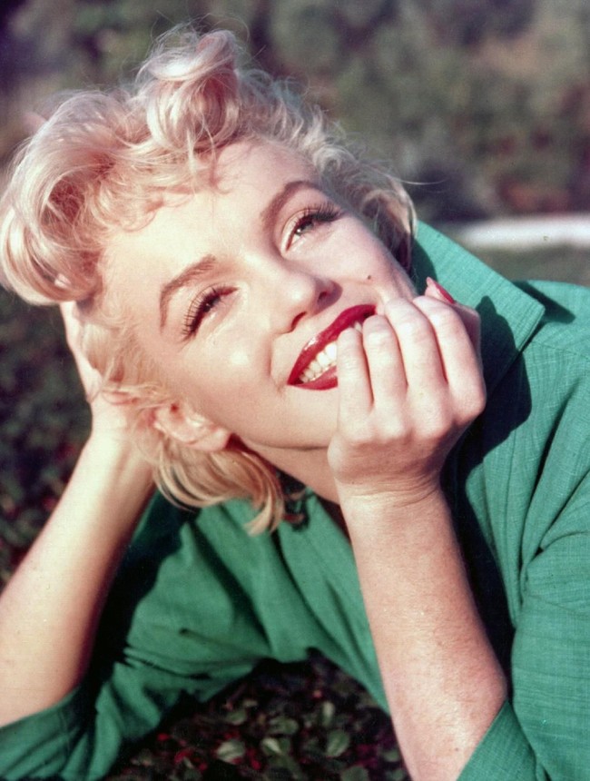 Di era 50-an, ada Marilyn Monroe dengan alis bersudut tinggi dan tajam. Sungguh seksi kala itu. Foto: Getty Images